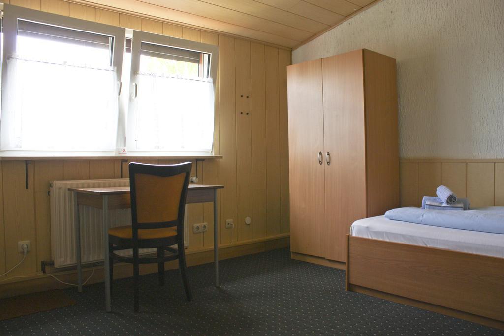 Gaestehaus Am Heuss-Platz Ерланген Стая снимка