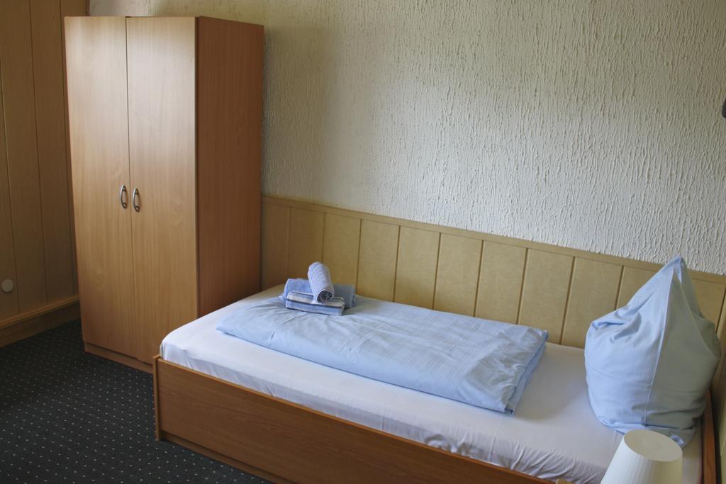 Gaestehaus Am Heuss-Platz Ерланген Стая снимка