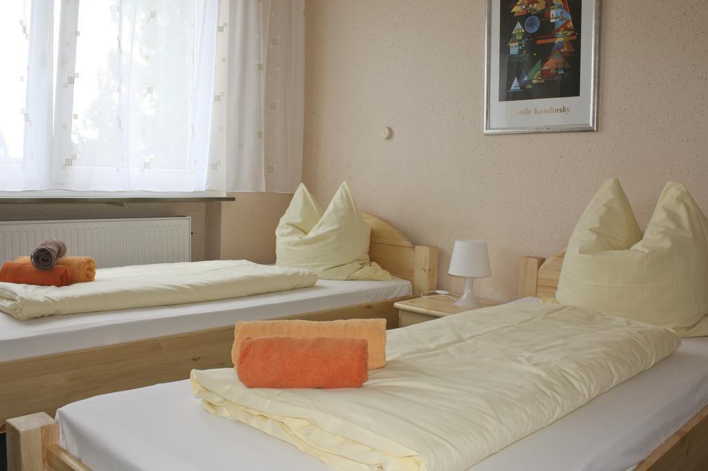 Gaestehaus Am Heuss-Platz Ерланген Стая снимка